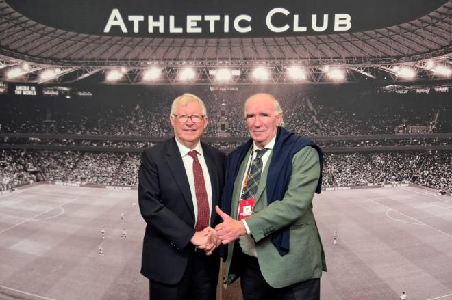 Sir Alex Ferguson e Iribar se saludan en el palco de San Mamés antes de la ida de semifinales ante el Manchester United (Foto: Athletic Club).