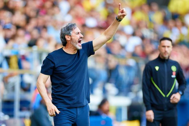 Vicente Moreno da indicaciones en el Villarreal-Osasuna (Foto: Cordon Press).