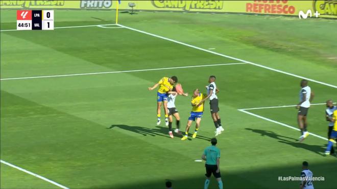 Penalti pitado a Diego López en el Las Palmas - Valencia (Captura: Movistar Fútbol).