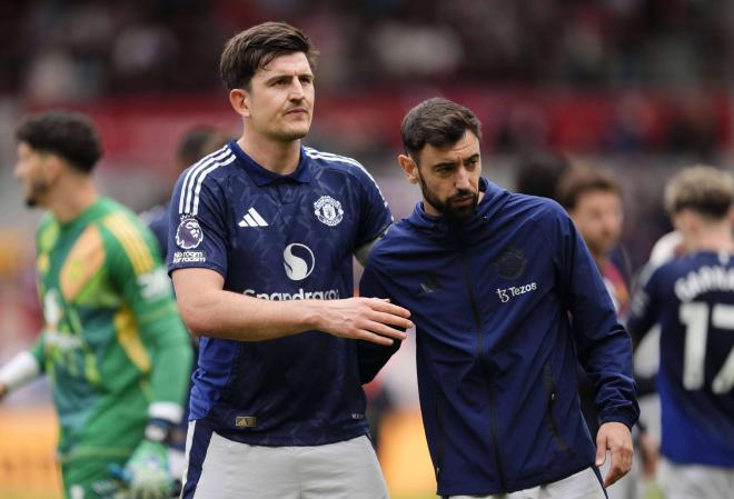 Harry Maguire y Bruno Fernandes tras perder con el Brentford. (Foto: Cordon Press)