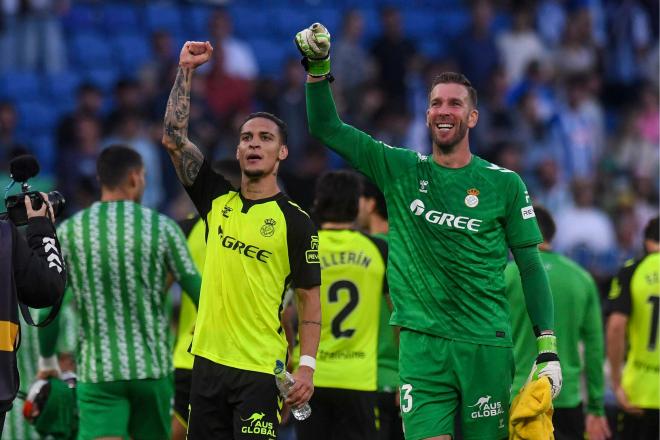 Antony y Adrián celebran el triunfo sobre el Espanyol (Foto: Cordon Press).