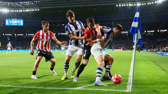 Buena imagen de lo que era el derbi vasco de Anoeta de los txuri urdines ante el Athletic Club (Foto: Real Sociedad).