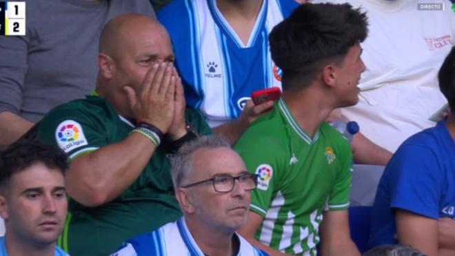 El aficionado del Betis que acabó entre lágrimas en el RCDE Stadium.