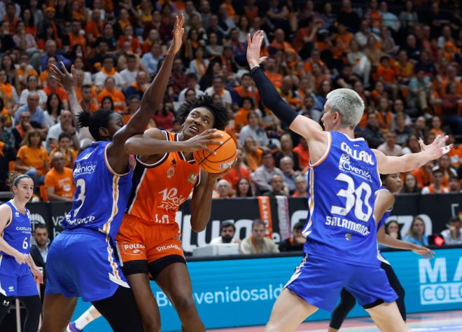 Valencia Bakset Femenino - Perfumerías Avenida
