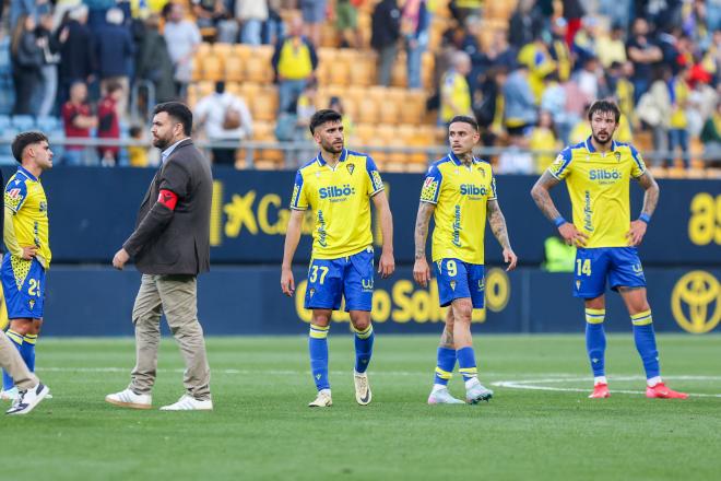 El Cádiz CF, sobre el césped del Nuevo Mirandilla (Foto: Cádiz CF).