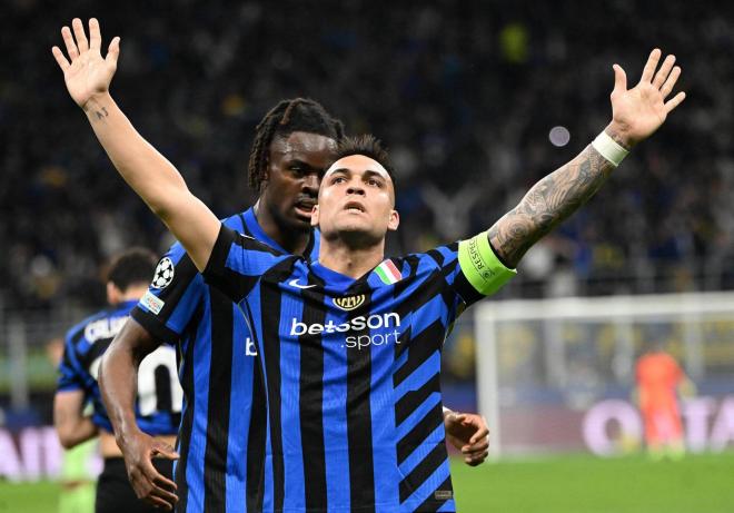 Lautaro Martínez celebrando su gol contra el Barcelona (EFE)