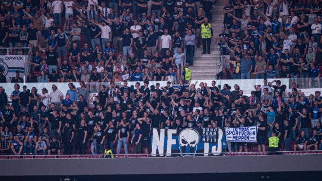 Aficionados del Brujas en un estadio (Cordon Press)