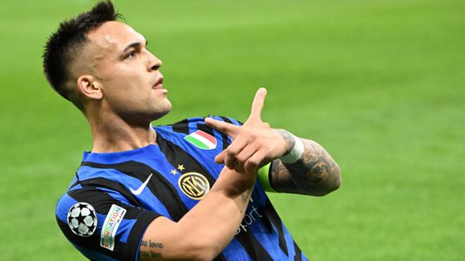 Lautaro Martínez celebrando su gol contra el Barcelona (EFE)