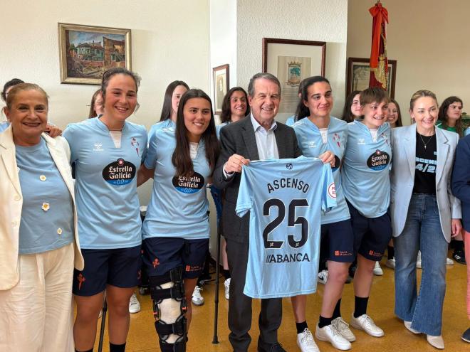 Recibimiento en el Concello de Vigo (Foto: ElDesmarque).