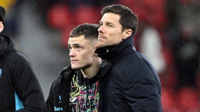 Florian Wirtz y Xabi Alonso (Fuente: Cordon Press)