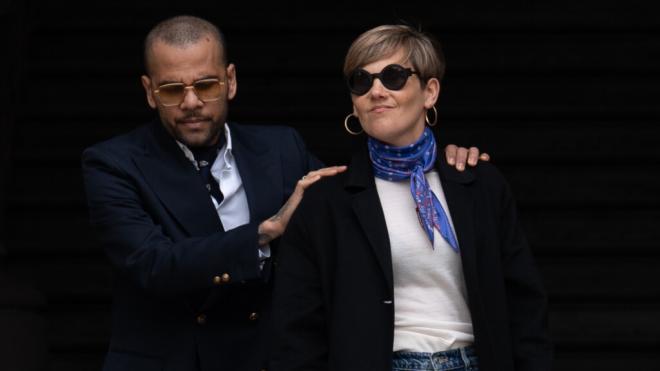 Dani Alves y su abogada a la salida de la Audiencia de Barcelona (Europa Press)