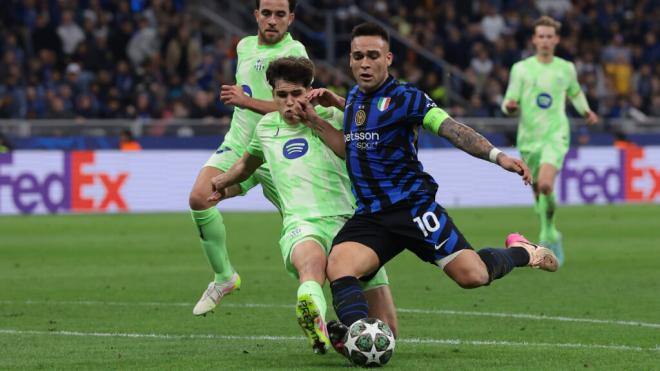 El penalti de Pau Cubarsí a Lautaro Martínez (Fuente: Cordon Press)