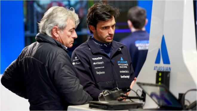 Carlos Sáinz y su hijo, en los test de la pretemporada con Williams (foto: Cordon Press).