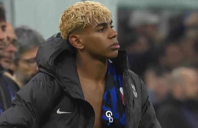 Lamine Yamal muestra su tristeza tras la derrota del Barcelona ante el Inter (captura Movistar+).