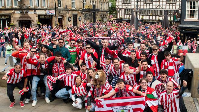 Los aficionados disfrutan del día en Manchester (Foto: Athletic Club).