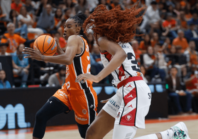 Valencia Basket y la Fonteta golpean primero hacia el tercer título de liga (75-65)