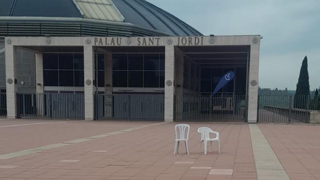 Las dos sillas de Bad Bunny en el Estadi Olìmpic (Redes Sociales)