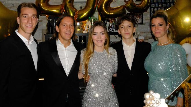 Malu Salgado junto a su familia (Instagram: @salgadomalu)