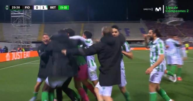 Celebración del golazo de Antony en el Fiorentina-Betis.