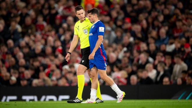 Beñat Prados se duele en Old Trafford. (Foto: Athletic Club)