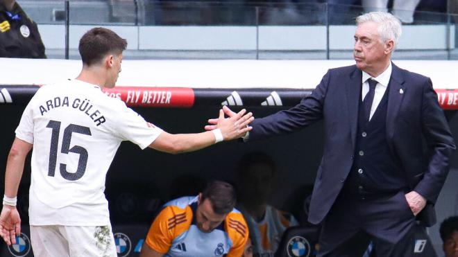 Arda Güler y Carlo Ancelotti en un partido con el Madrid (Cordon Press)