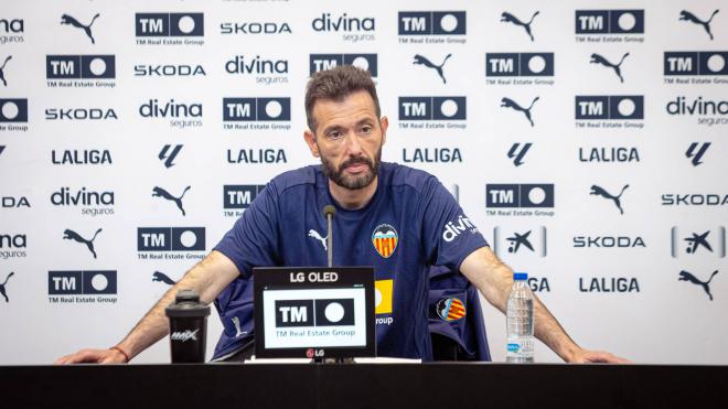 Carlos Corberán en sala de prensa