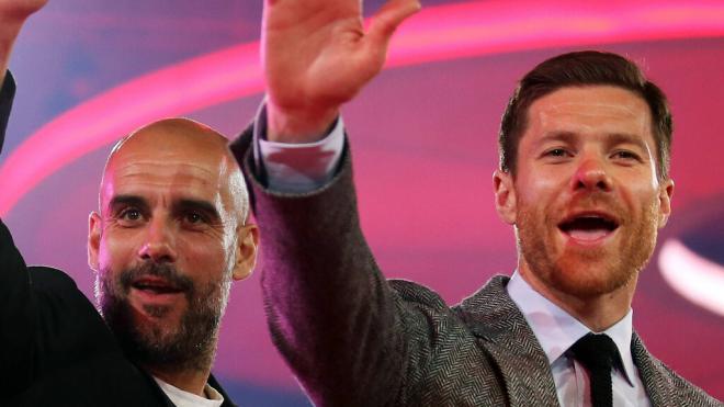 Pep Guardiola junto a Xabi Alonso en el Bayern (Cordon Press)