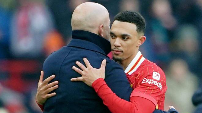 Arne Slot junto a Trent Alexander-Arnold (Cordon Press)