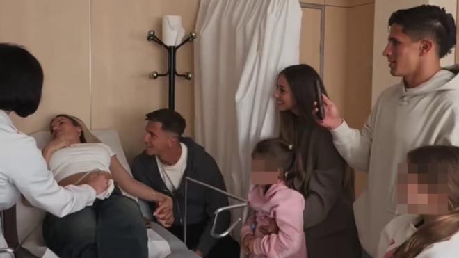 Gianluca Simeone con sus hermanas y Giuliano conociendo el sexo de su bebé (Instagram: @evabargiel