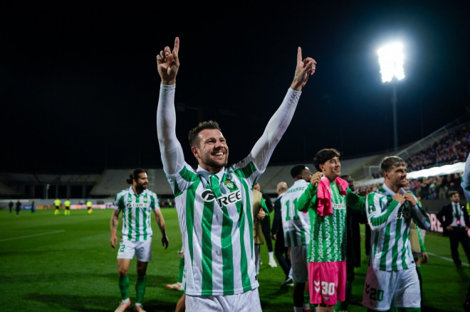 Aitor Ruibal celebra el pase a la final. (Foto: Real Betis)