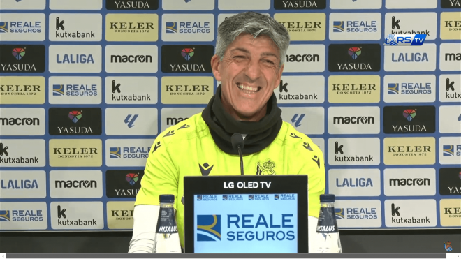 Imanol Alguacil, riéndose en rueda de prensa antes del Atlético-Real Sociedad.