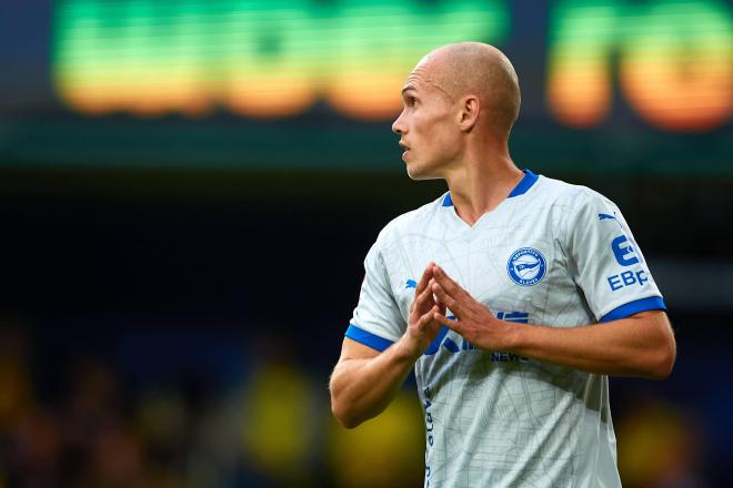 Jon Guridi, durante un partido del Alavés (Foto: Cordon Press).