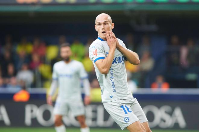 Jon Guridi se lamenta durante un partido del Alavés (Foto: Cordon Press).