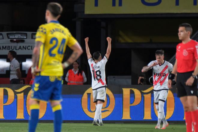 Álvaro García celebra su gol en el Las Palmas-Rayo Vallecano (Foto: EFE).