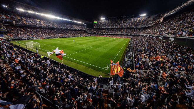 Mestalla lleno y de récord