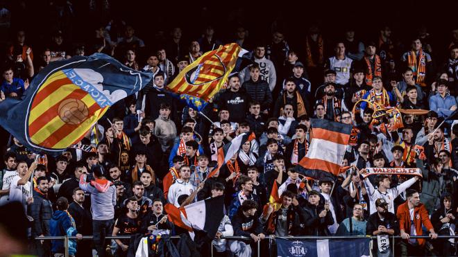 Mestalla lleno y de récord
