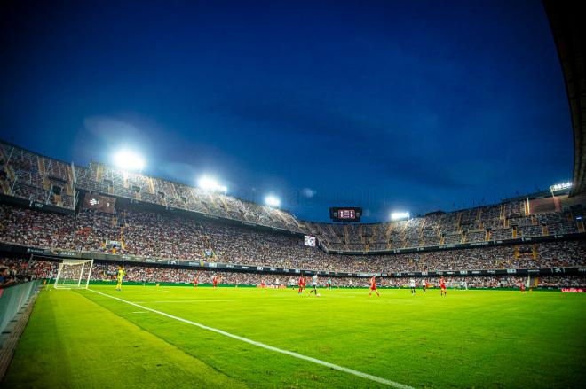 Mestalla lleno y de récord