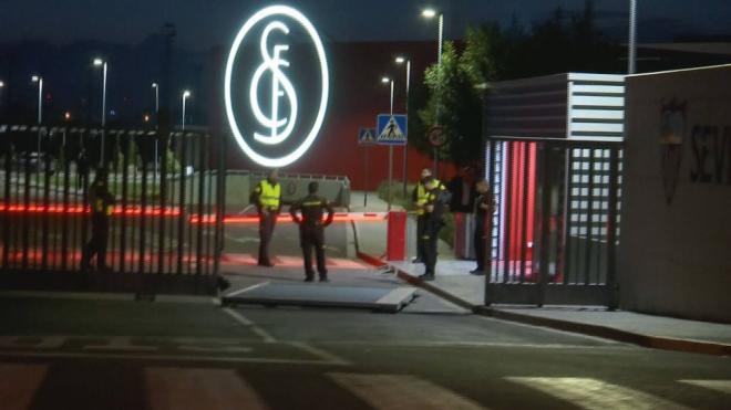 Imágenes de la ciudad deportiva tras los incidentes.