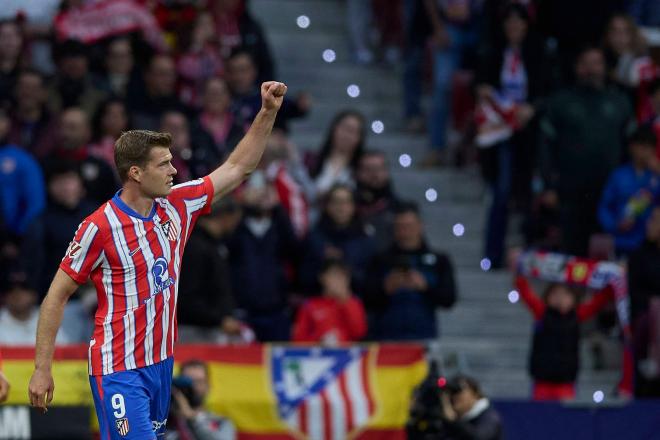 Alexander Sorloth celebra uno de sus goles en el Atlético-Real Sociedad (Foto: Cordon Press).