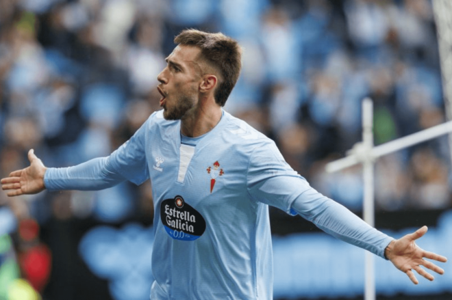 Óscar Mingueza celebra su gol al Sevilla (Foto: LaLiga).