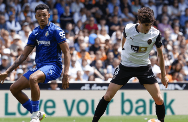 Javi Guerra ante el Getafe