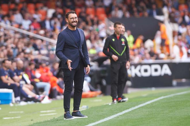 José Bordalás da instrucciones durante el Valencia-Getafe (Foto: Cordon Press).