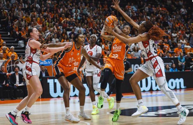 Valencia Basket quiere levantar su tercer título de liga en Zaragoza