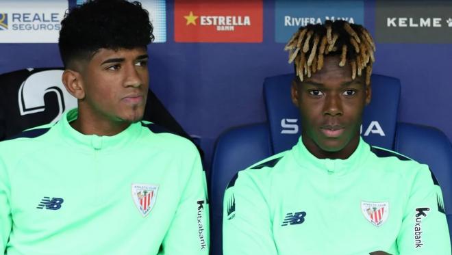 Adu Ares y Nico Williams, en el banquillo del Athletic (Foto: Cordon Press).