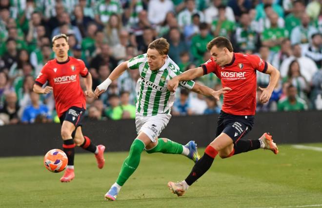 Jesús Rodríguez y Aimar Oroz, en el Betis-Osasuna (Foto: Kiko Hurtado).