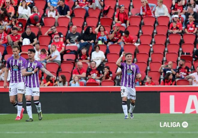 Chuki celebra su gol en Son Moix con sus compañeros.