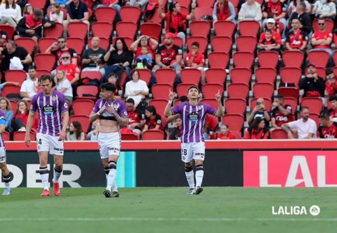 Chuki celebra su gol en Son Moix con sus compañeros.