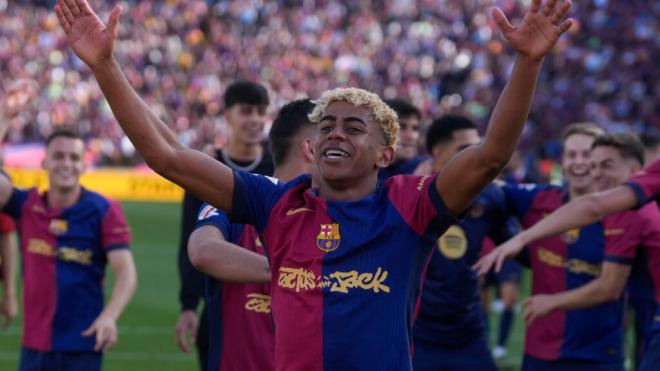 Lamine Yamal celebra la victoria del Barça ante el Real Madrid (Foto: EFE).