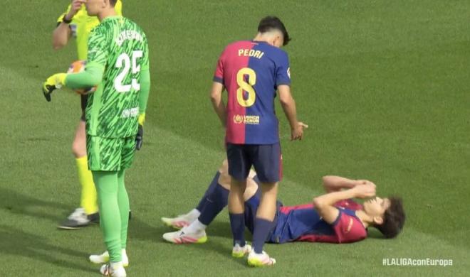 Pau Cubarsí en el momento de su lesión ante el Real Madrid (Movistar +)