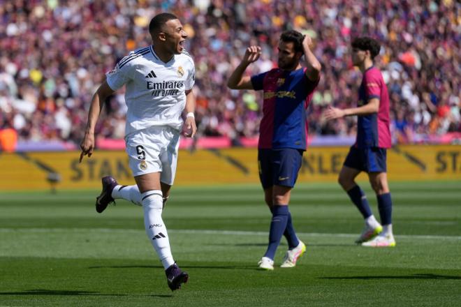Kylian Mbappé celebra uno de sus goles en el Clásico Barcelona-Real Madrid (Foto: EFE).